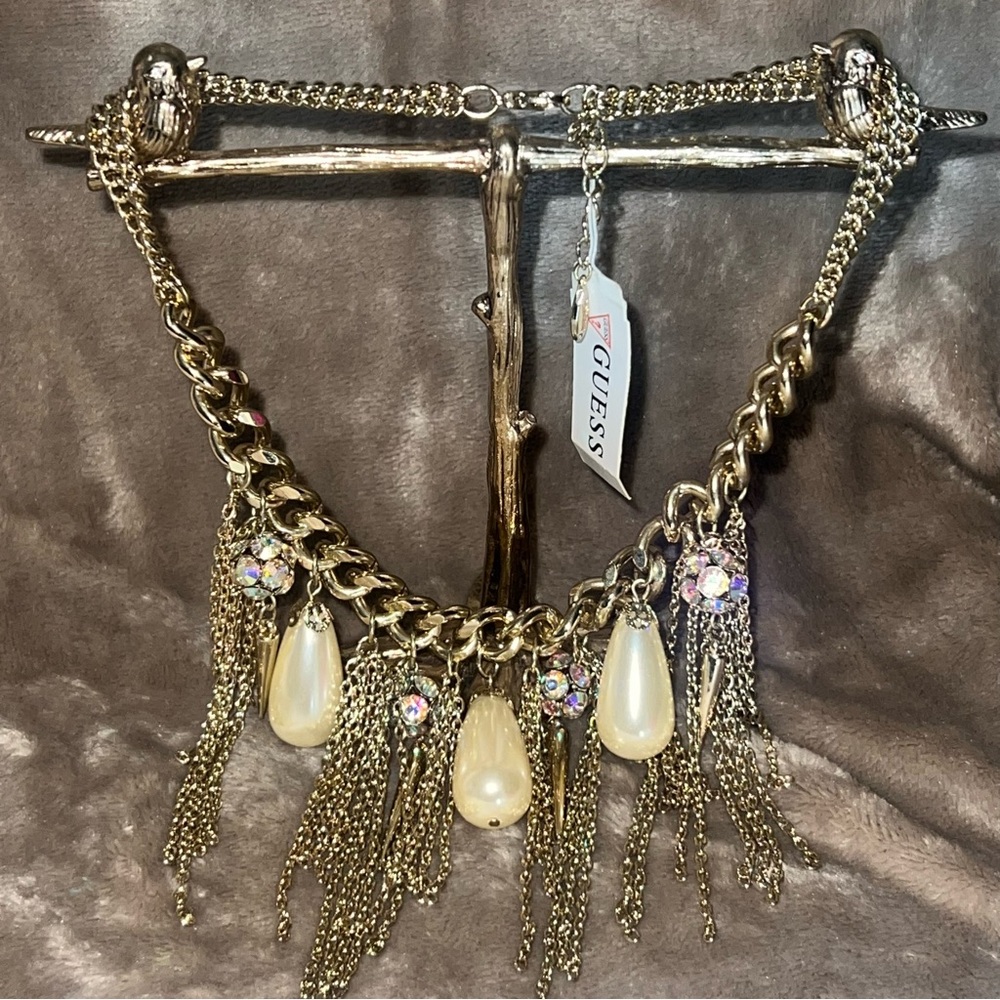 GUESS GOLD CHAIN & PERAL DROPLET NECKLACE
